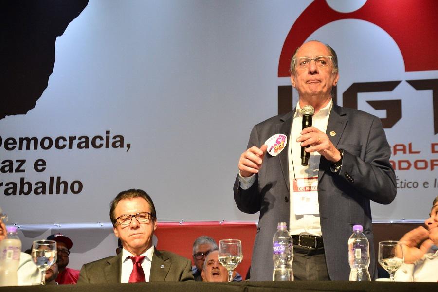 UGT abre Congresso Nacional, discute legislação trabalhista e futuro do sindicalismo.  Federação da Saúde marca presença
